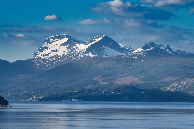 Bridgeport hotels in Norway for fjord views and crisp Nordic restraint