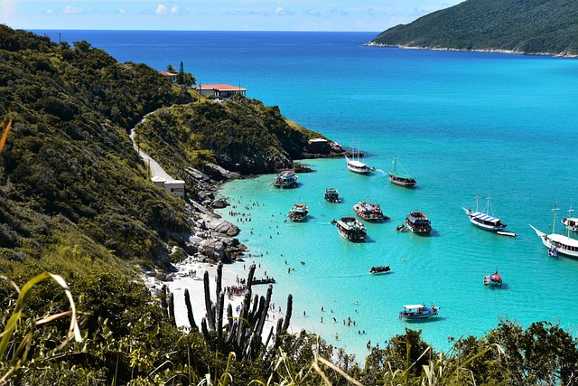 Caribbean-clear pauses on Providencia for blue coves and easy isolation