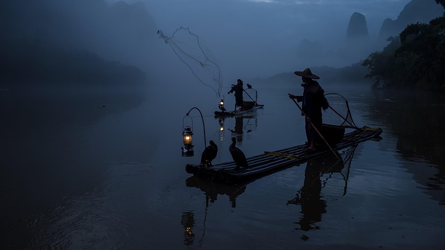 Guilin Karst Retreat Shaped by River Mist and Green Silence