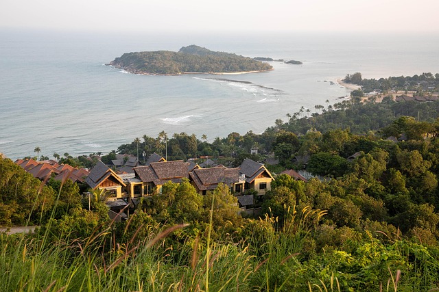 Island-slow escapes on Koh Samui for palm shade and blue-water ease