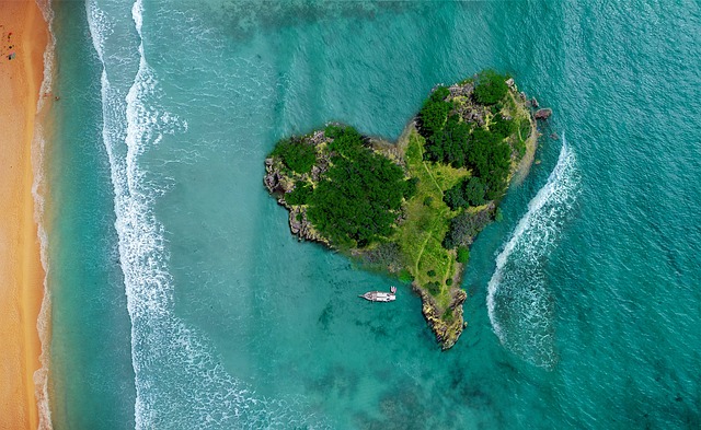 Mauritian waterside retreat shaped by lagoon glow and honeymoon softness