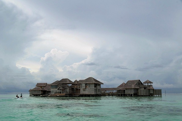 Mekong Villas Beside Slow Water and Tropical Shade