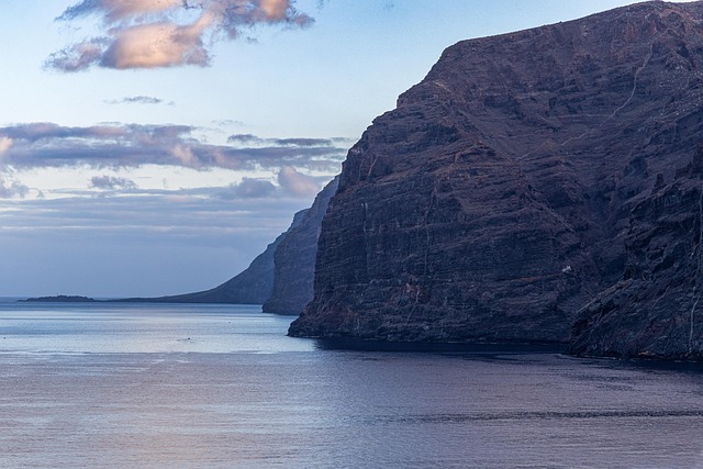 Moorland cliffs on Mull where the silence feels wider than the land