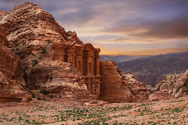 Petra Desert Hideout with Red Rock Grandeur and Boutique Seclusion