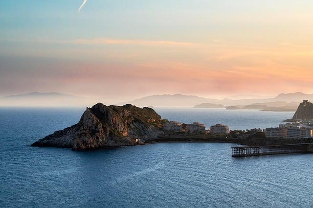 Riviera peninsula sanctuaries for sea-lit elegance and low-noise luxury