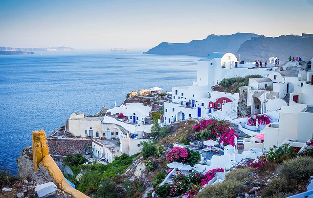 Santorini Perches with White Walls and Endless Aegean Light
