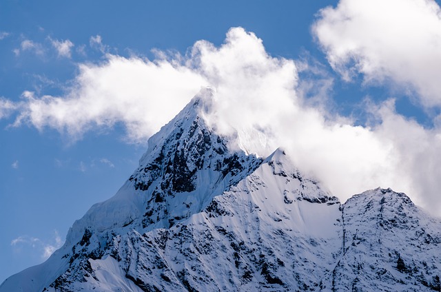 Snowline getaways in Davos for alpine villages and crisp mountain quiet