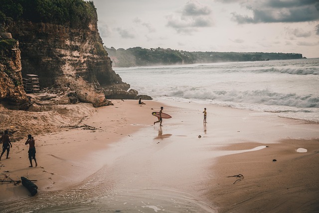 Uluwatu Cliff Retreats for Ocean Drama and Quiet Luxury